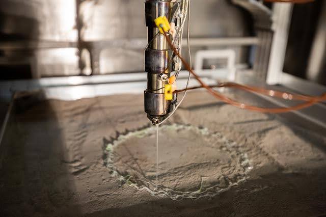 NASA and AI SpaceFactory test 3D printing with regolith simulant in a lunar-like vacuum at Kennedy’s Swamp Works (REACT project, 2022).